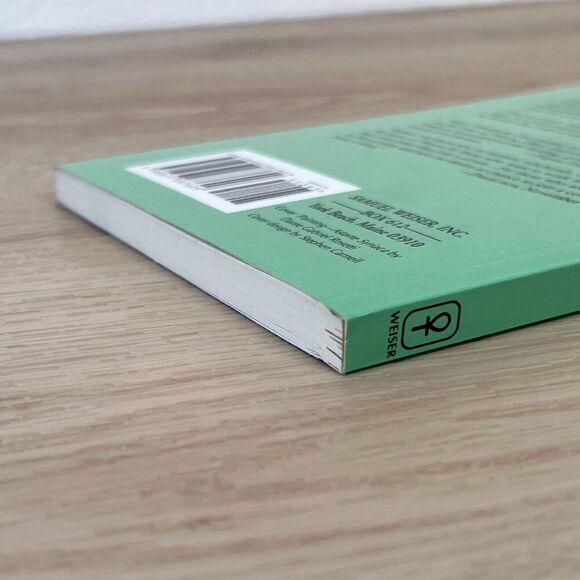 Bundle of (2) Paperback Books: Wicca Starter Kit  & Of Witches / Wiccan History - Picture 9 of 16